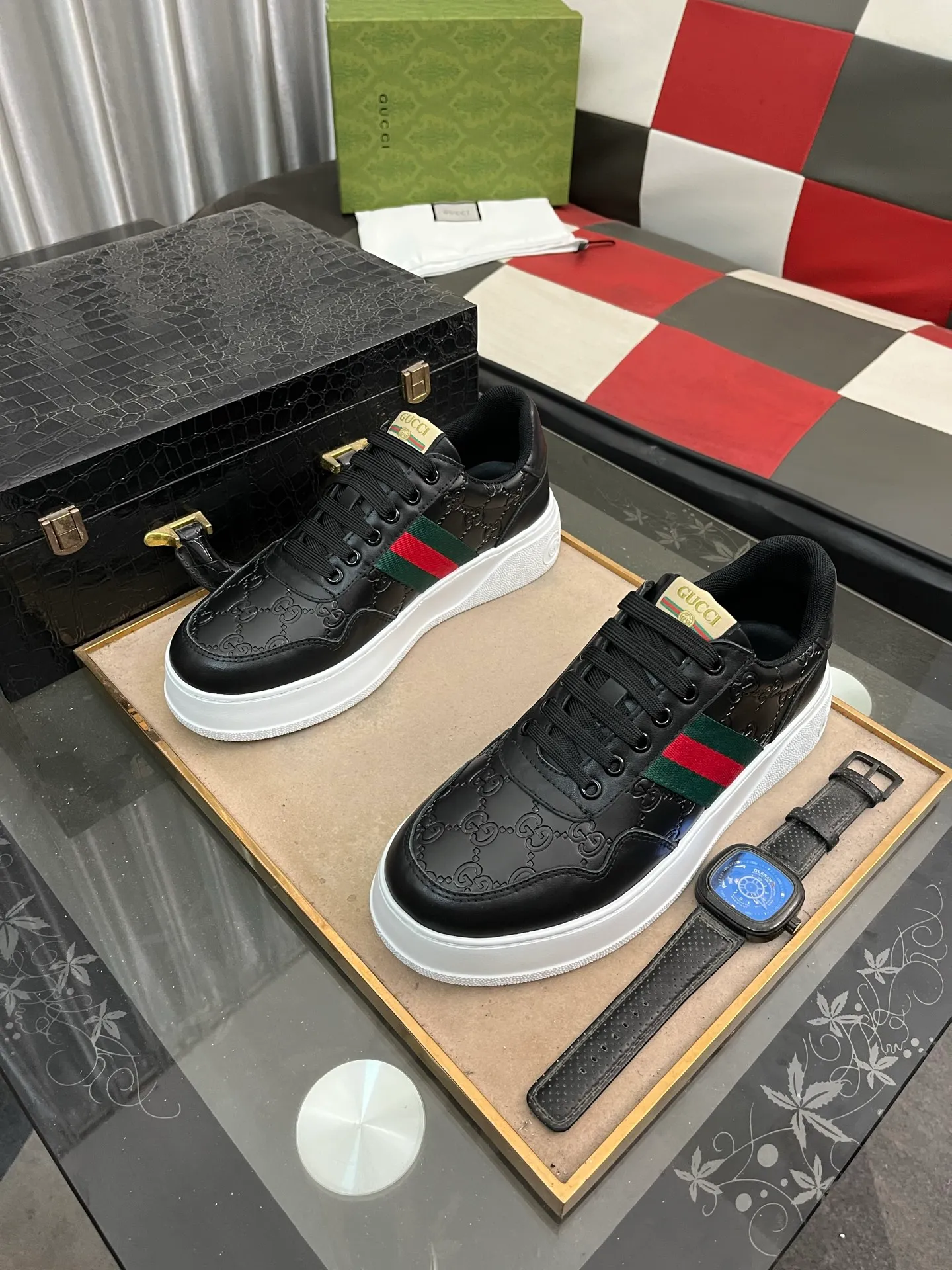 Men's shoes💰420⌚️⌚️[GUCCI] Gucci men's casual shoes are absolutely popular🔥The ultimate matching item for trendy men! The charm of super texture is unstoppable. This is the main recommendation. The upper is made of high-quality cowhide, with pig lining feet and wear-resistant rubber sole. It is noble and elegant! Extremely comfortable🎁🎁You can be as handsome as you want💪 Size 38-44! 2️⃣colors available